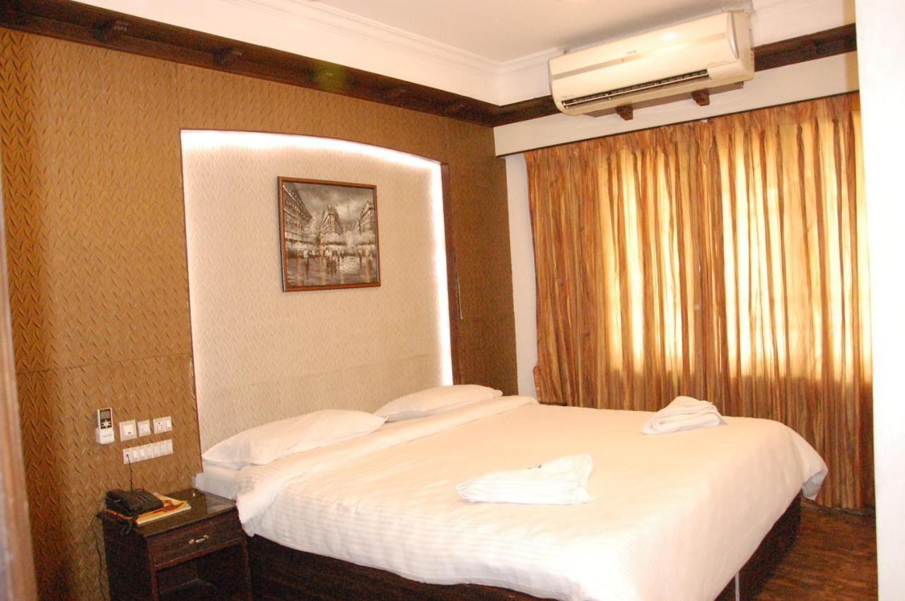 Hotel Blue Star โคอิมบาทอร์ ภายนอก รูปภาพ
