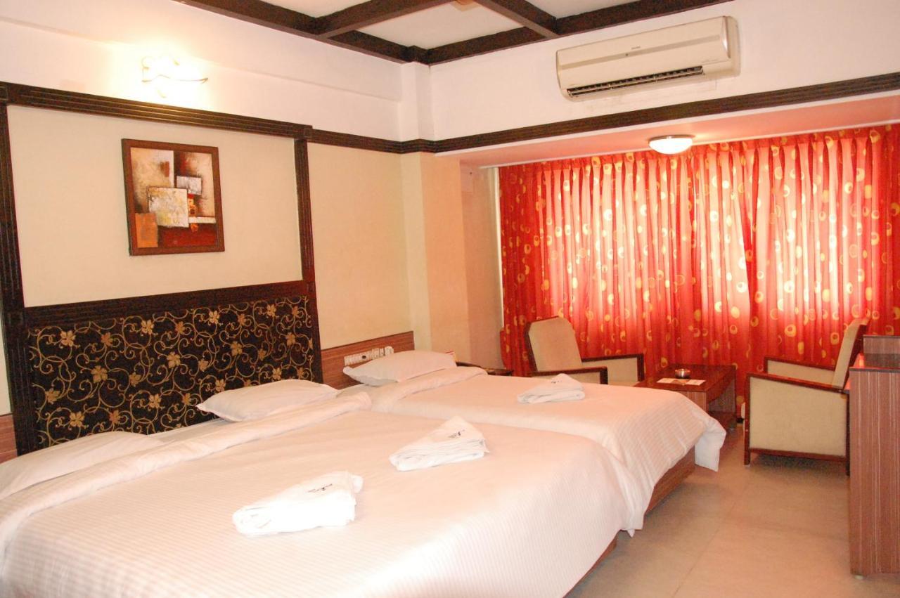 Hotel Blue Star โคอิมบาทอร์ ภายนอก รูปภาพ