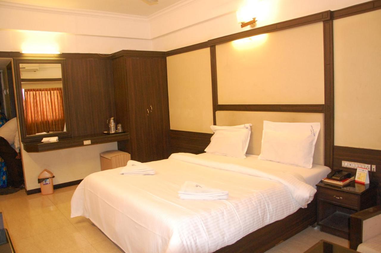 Hotel Blue Star โคอิมบาทอร์ ภายนอก รูปภาพ