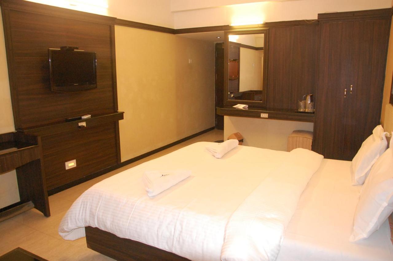 Hotel Blue Star โคอิมบาทอร์ ภายนอก รูปภาพ