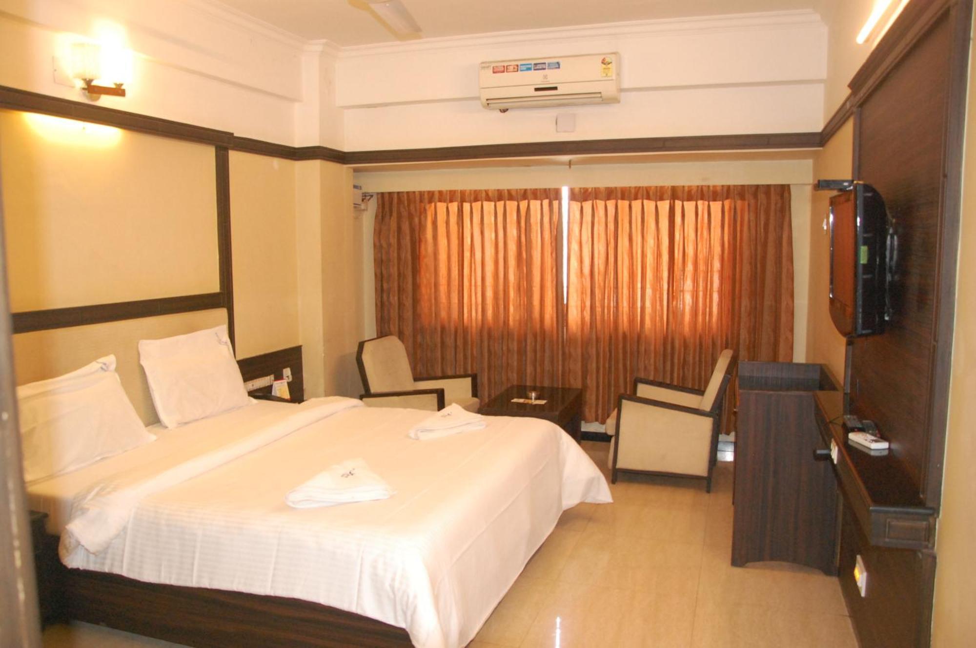 Hotel Blue Star โคอิมบาทอร์ ภายนอก รูปภาพ
