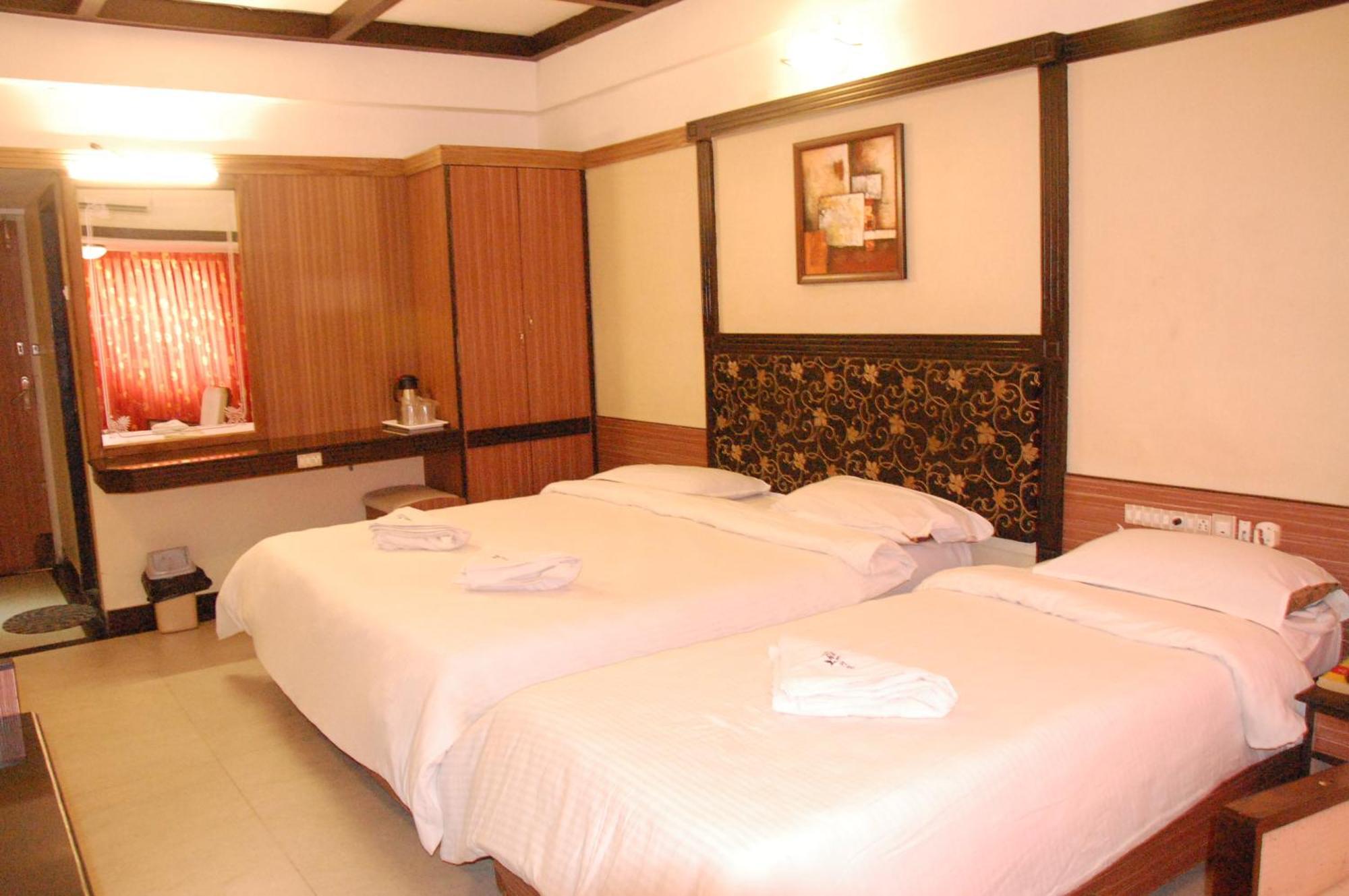 Hotel Blue Star โคอิมบาทอร์ ภายนอก รูปภาพ
